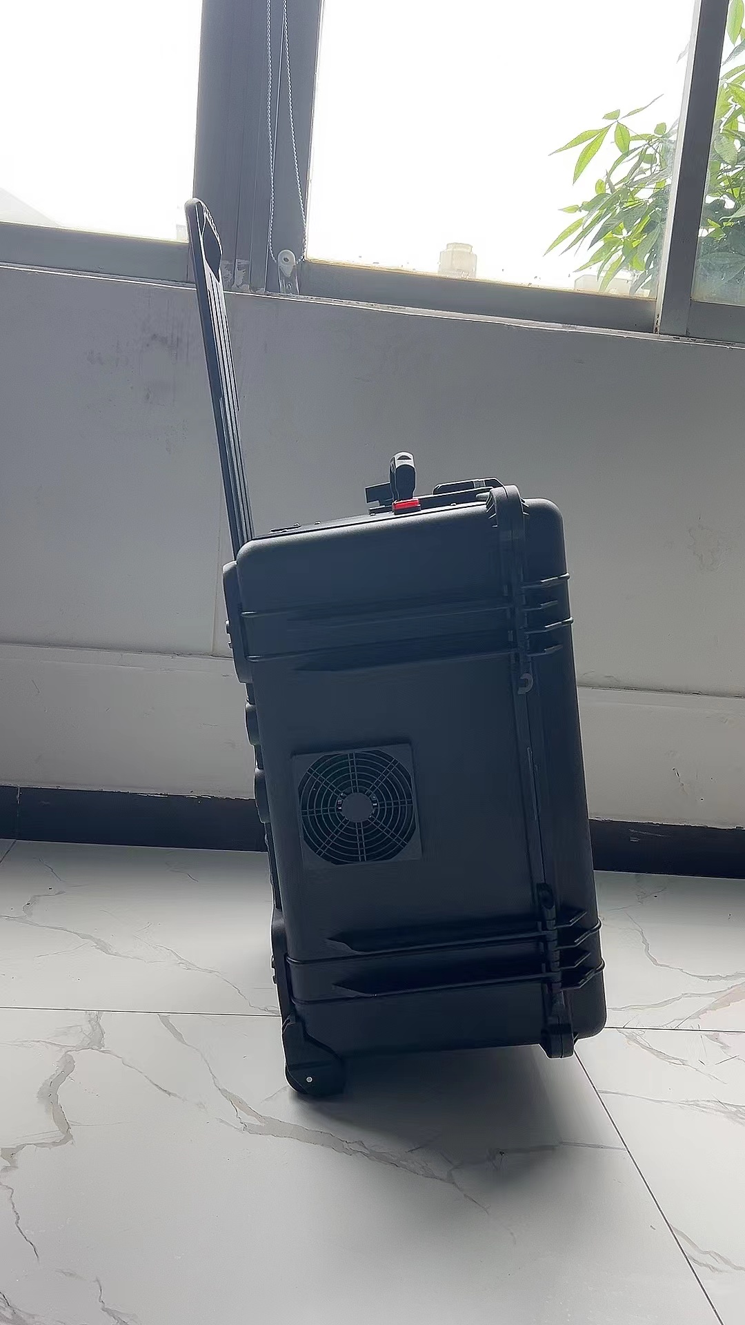 新罗手拉箱型移动通信干扰器